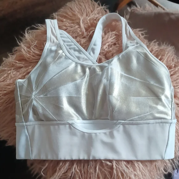 Beautiful activewear top - Picture 3 of 3